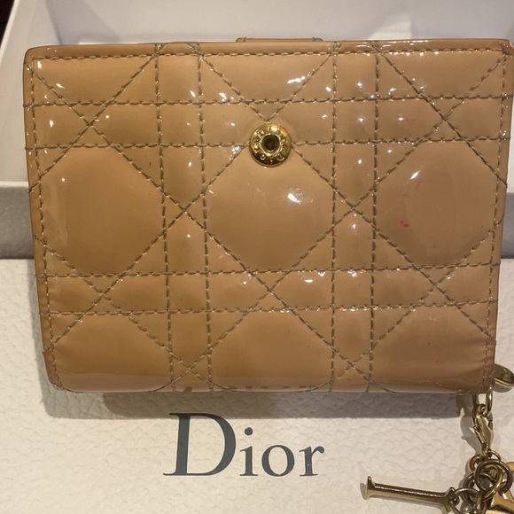 Christian Dior Lady Dior Patent cannage leather eden wallet. - Picture 9 of 13